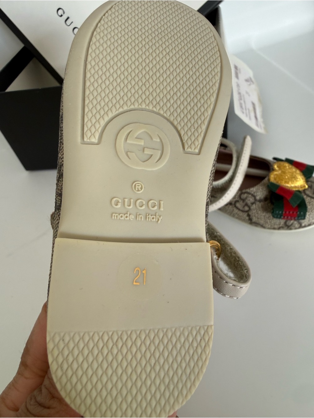 Gucci Kids Beige GG Canvas Heart Bow Mary Janes with Green-Red - Picture 6 of 8